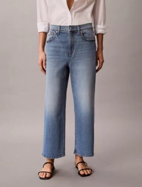 Jeans a gamba larga dal taglio corto