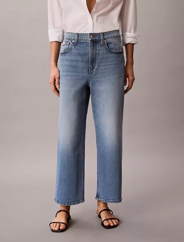 Jeans a gamba larga dal taglio corto Jeans a gamba larga dal taglio corto