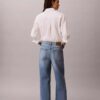 Jeans a gamba larga dal taglio corto Jeans a gamba larga dal taglio corto