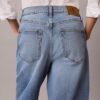 Jeans a gamba larga dal taglio corto Jeans a gamba larga dal taglio corto