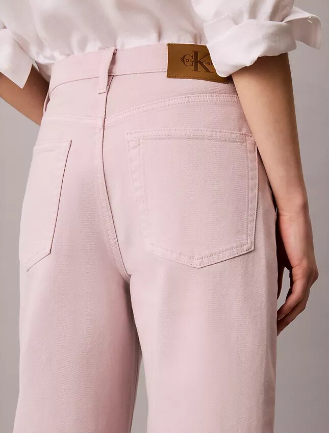 Jeans a gamba larga dal taglio corto Jeans a gamba larga dal taglio corto