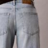 Jeans a gamba larga dal taglio corto Jeans a gamba larga dal taglio corto