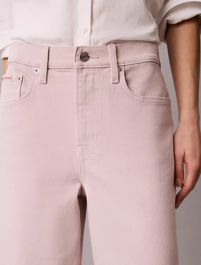 Jeans a gamba larga dal taglio corto Jeans a gamba larga dal taglio corto