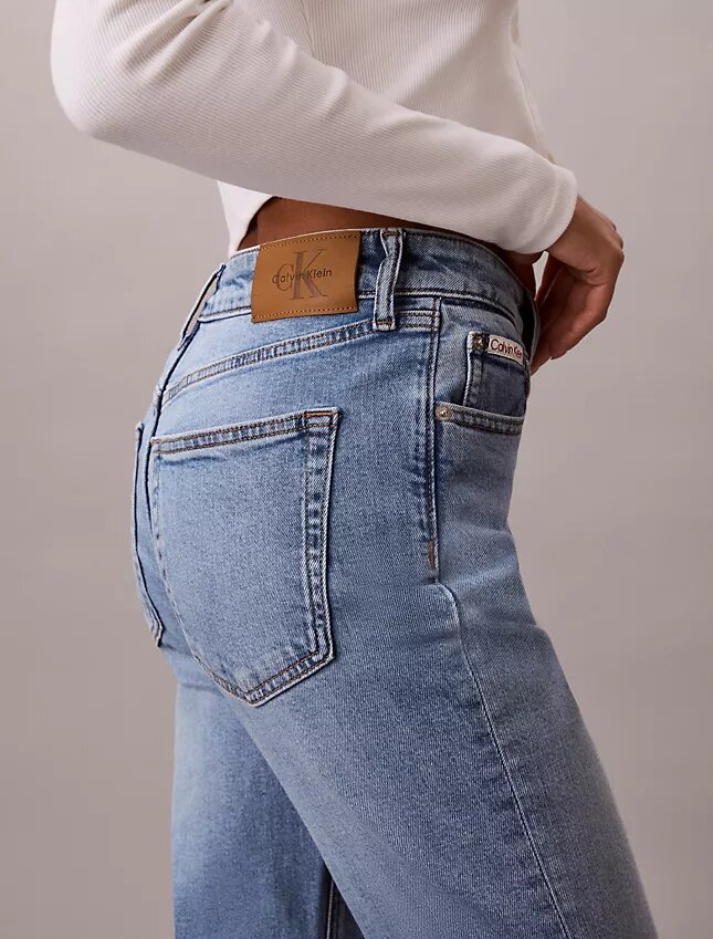 Jeans a vita alta, cropped e svasati Jeans a vita alta, cropped e svasati