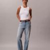 Jeans a vita alta e gamba dritta Jeans a vita alta e gamba dritta