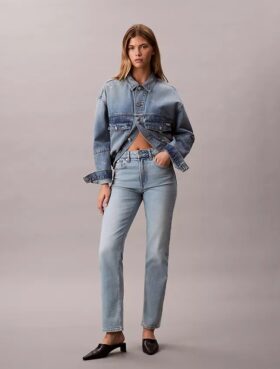 Jeans a vita alta e gamba dritta