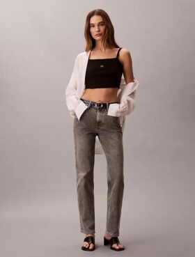 Jeans a vita alta e gamba dritta