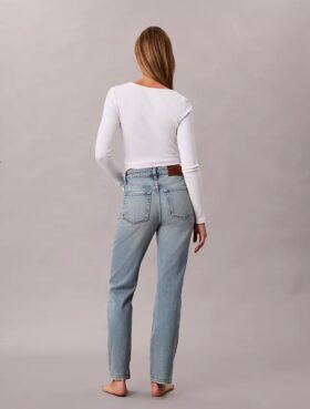 Jeans a vita alta e gamba dritta