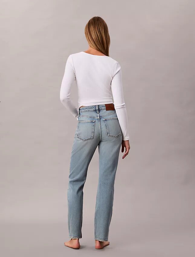 Jeans a vita alta e gamba dritta Jeans a vita alta e gamba dritta