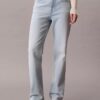 Jeans a vita alta e gamba dritta Jeans a vita alta e gamba dritta