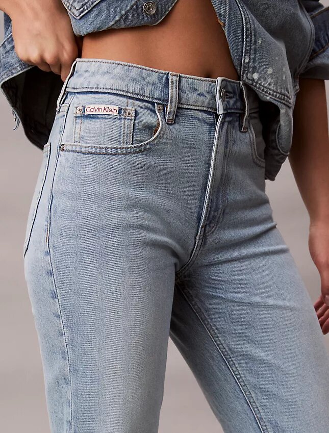 Jeans a vita alta e gamba dritta Jeans a vita alta e gamba dritta