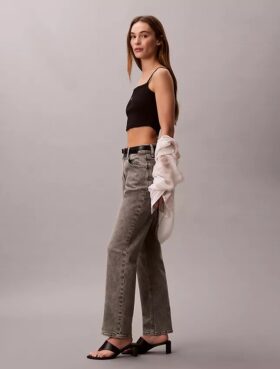 Jeans a vita alta e gamba dritta