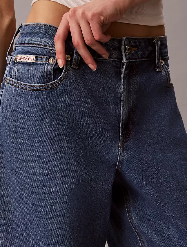 Jeans a vita alta e gamba dritta Jeans a vita alta e gamba dritta