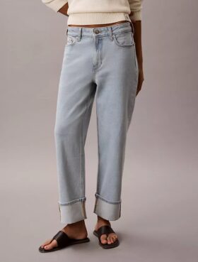 Jeans a vita alta e gamba dritta