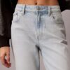 Jeans a vita alta e gamba dritta Jeans a vita alta e gamba dritta