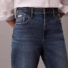 Jeans a vita alta e gamba dritta Jeans a vita alta e gamba dritta