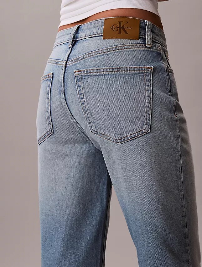 Jeans a vita alta e gamba dritta Jeans a vita alta e gamba dritta