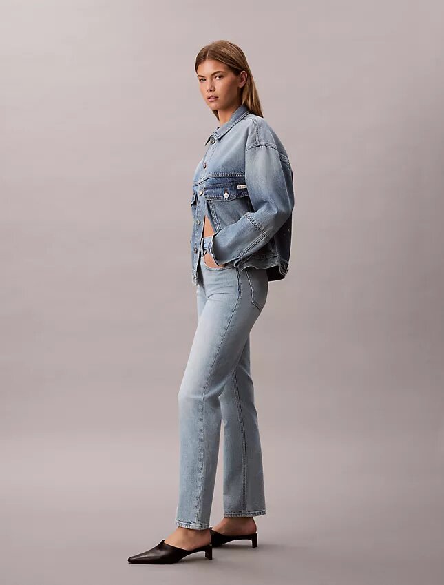 Jeans a vita alta e gamba dritta Jeans a vita alta e gamba dritta