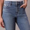Jeans a vita alta e gamba dritta Jeans a vita alta e gamba dritta