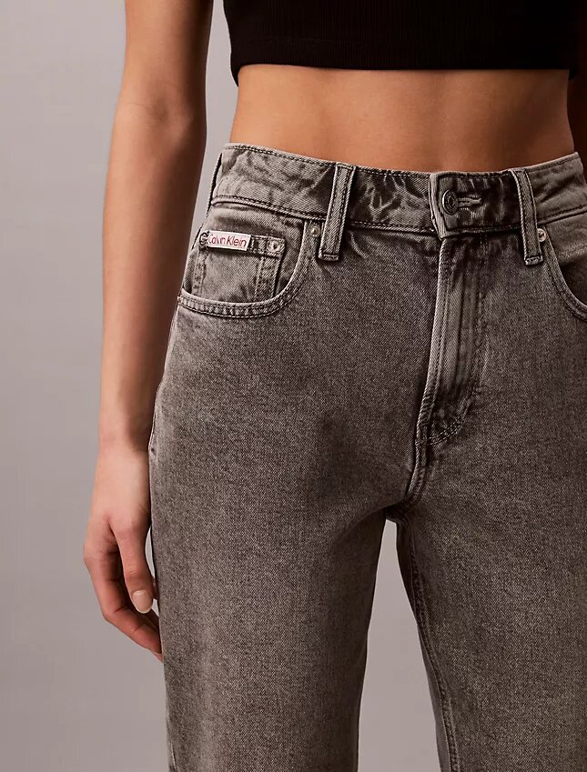 Jeans a vita alta e gamba dritta Jeans a vita alta e gamba dritta