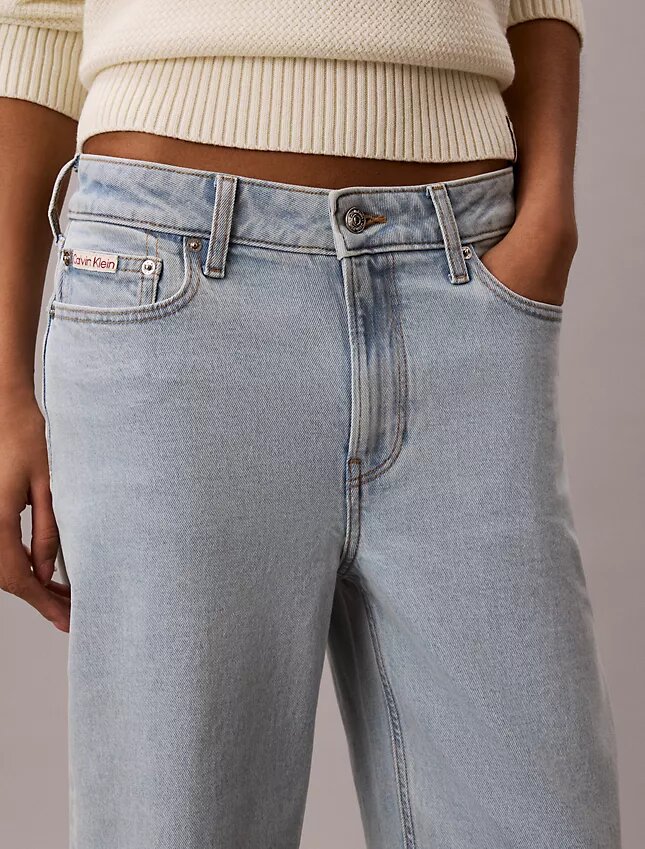 Jeans a vita alta e gamba dritta Jeans a vita alta e gamba dritta