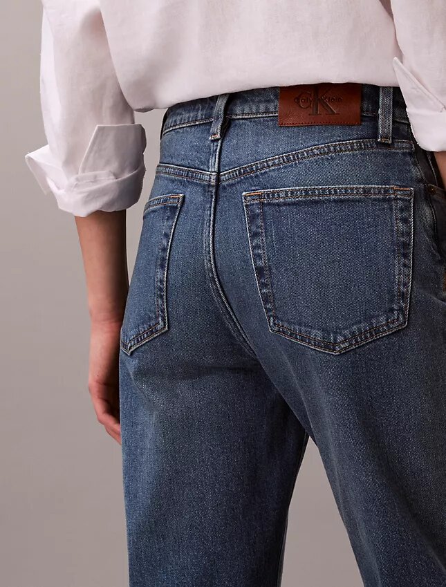 Jeans a vita alta e gamba dritta Jeans a vita alta e gamba dritta