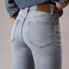 Jeans a vita alta e gamba dritta Jeans a vita alta e gamba dritta
