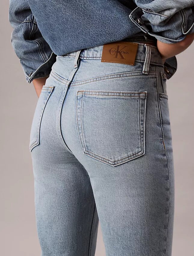 Jeans a vita alta e gamba dritta Jeans a vita alta e gamba dritta