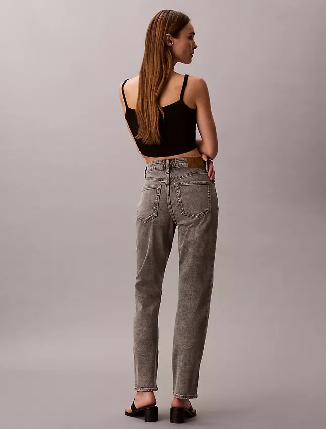 Jeans a vita alta e gamba dritta Jeans a vita alta e gamba dritta
