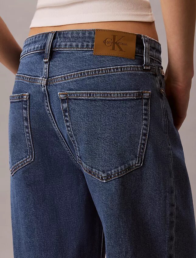 Jeans a vita alta e gamba dritta Jeans a vita alta e gamba dritta