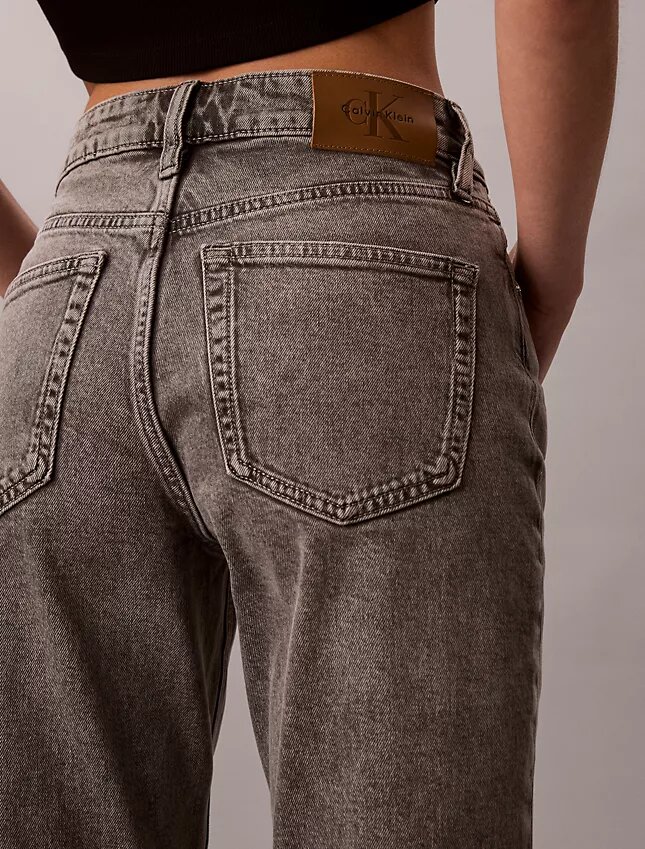 Jeans a vita alta e gamba dritta Jeans a vita alta e gamba dritta