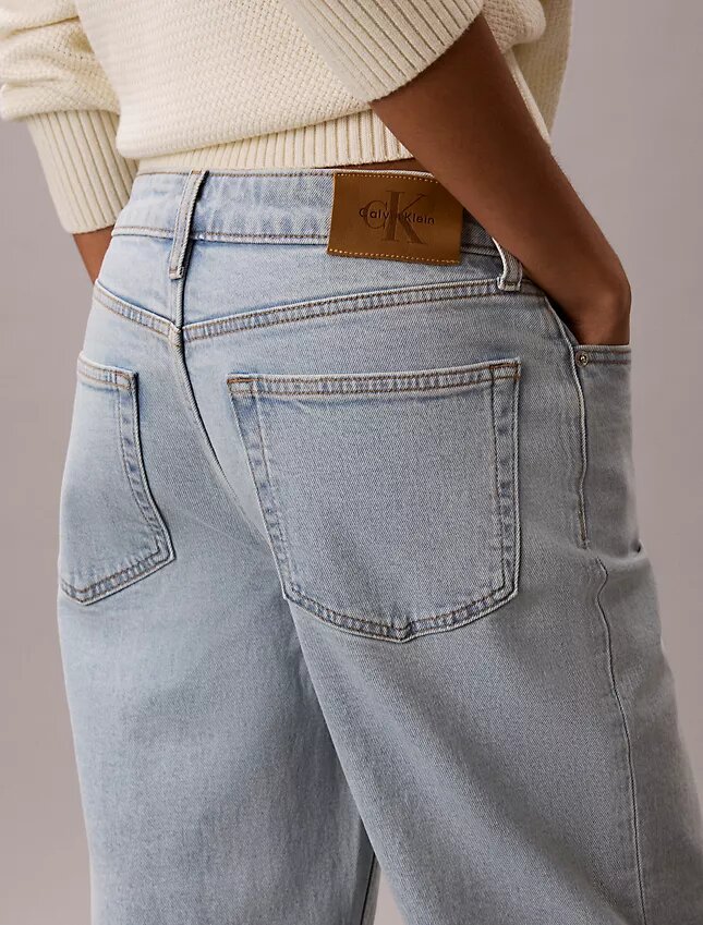 Jeans a vita alta e gamba dritta Jeans a vita alta e gamba dritta