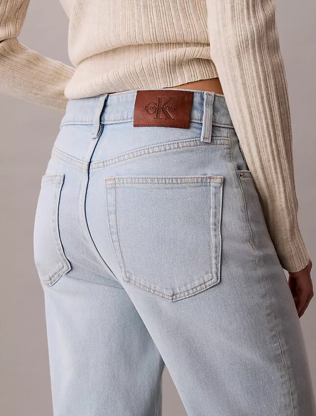 Jeans a vita alta e gamba dritta Jeans a vita alta e gamba dritta