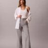 Jeans a vita altissima e gamba larga Jeans a vita altissima e gamba larga