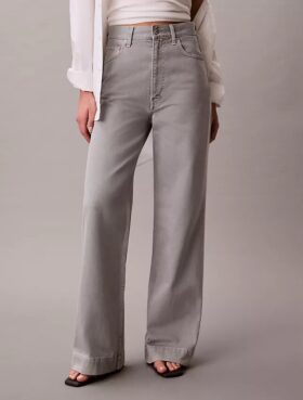 Jeans a vita altissima e gamba larga Jeans a vita altissima e gamba larga