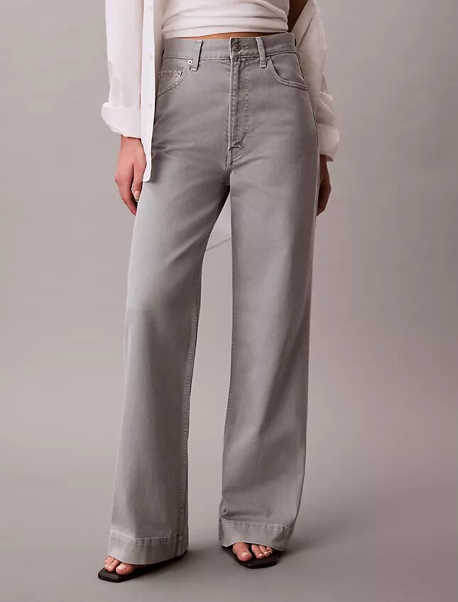 Jeans a vita altissima e gamba larga Jeans a vita altissima e gamba larga