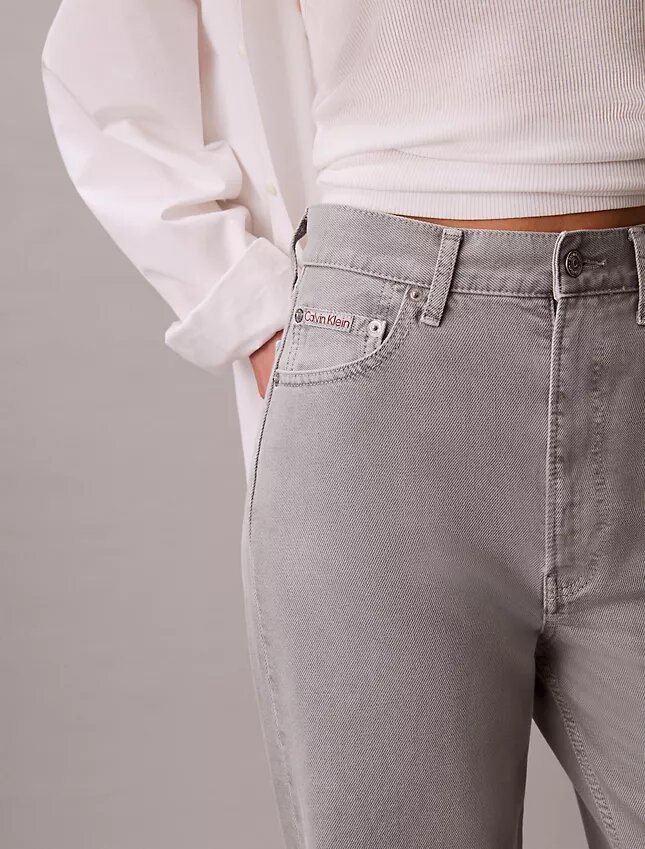 Jeans a vita altissima e gamba larga Jeans a vita altissima e gamba larga