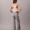 Jeans a vita altissima e gamba larga Jeans a vita altissima e gamba larga