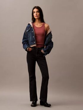 Jeans a vita media e gamba svasata