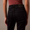 Jeans a vita media e gamba svasata
