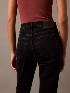 Jeans a vita media e gamba svasata