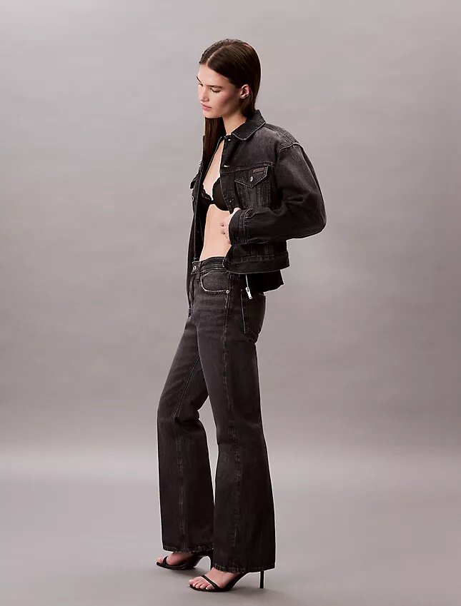 Jeans bootcut dal taglio morbido Jeans bootcut dal taglio morbido