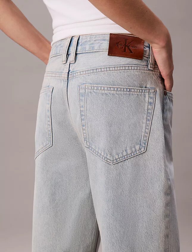 Jeans comodi con risvolto largo Jeans comodi con risvolto largo