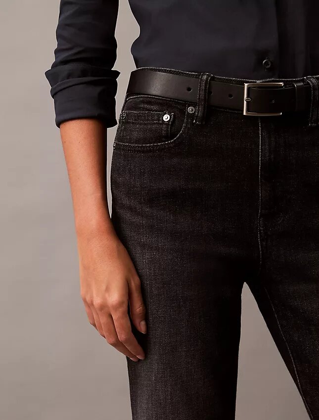 Jeans in cotone e cashmere dal taglio morbido Jeans in cotone e cashmere dal taglio morbido