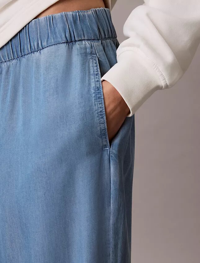 Jeans in Denim dalla vestibilità comoda Jeans in Denim dalla vestibilità comoda