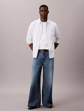 Jeans leggerissimi dal taglio estremamente ampio Jeans leggerissimi dal taglio estremamente ampio