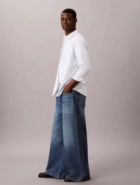 Jeans leggerissimi dal taglio estremamente ampio Jeans leggerissimi dal taglio estremamente ampio