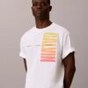 Maglietta comoda con logo Pride in grassetto Maglietta comoda con logo Pride in grassetto