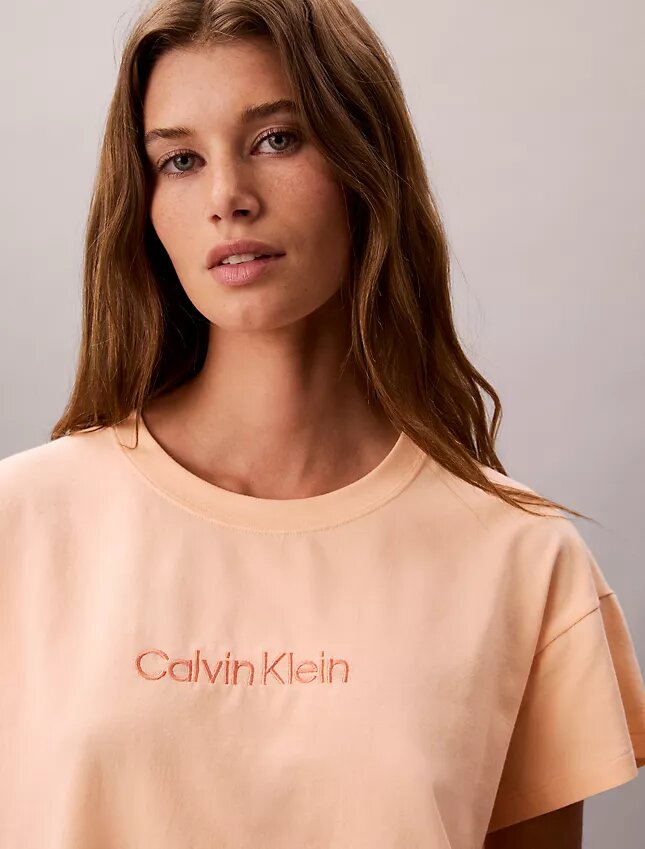 Maglietta comoda in cotone Stretch con logo Maglietta comoda in cotone Stretch con logo