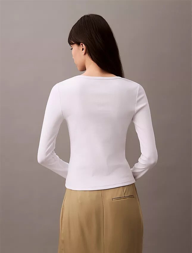 Maglietta in cotone a costine con scollo a U Maglietta in cotone a costine con scollo a U